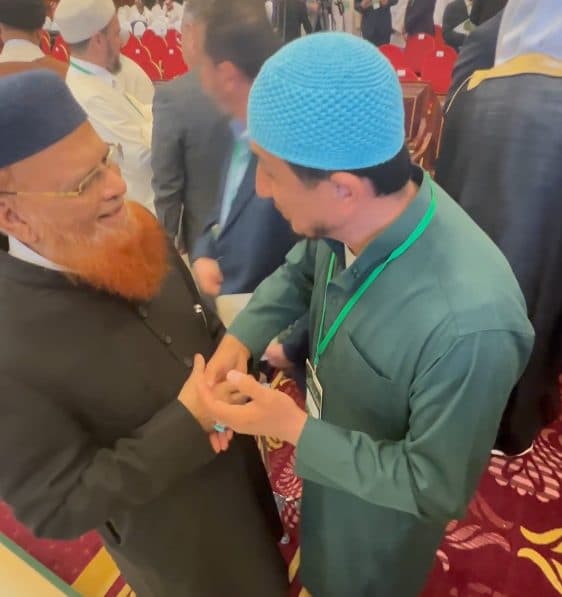 Dr. Imom Muhammadkhon Ubaydulloh greeting Shaykh Taqi Usmani